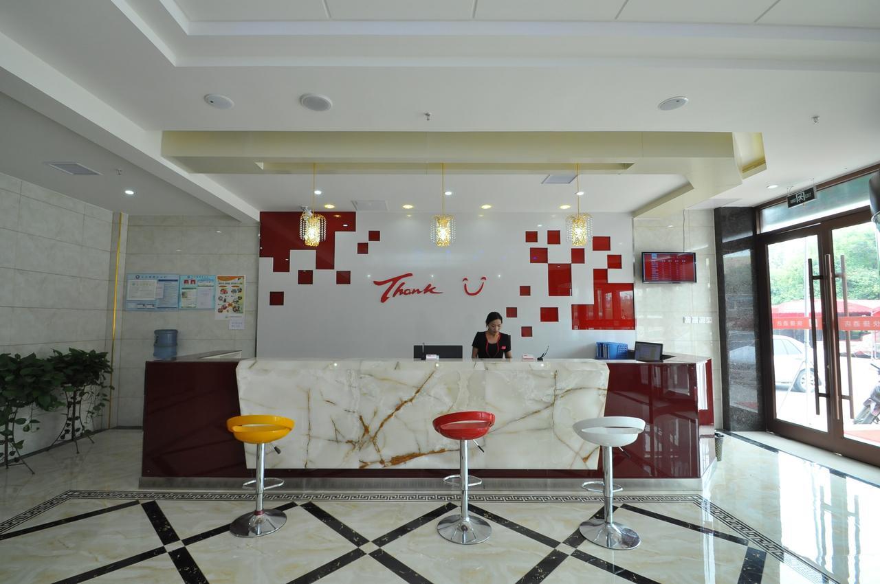 Thank Inn Chain Hotel West Eleven Road Mall Linyi  Zewnętrze zdjęcie